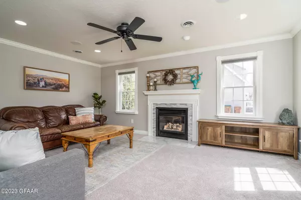 1727 8TH Street SE, East Grand Forks, ND 56721