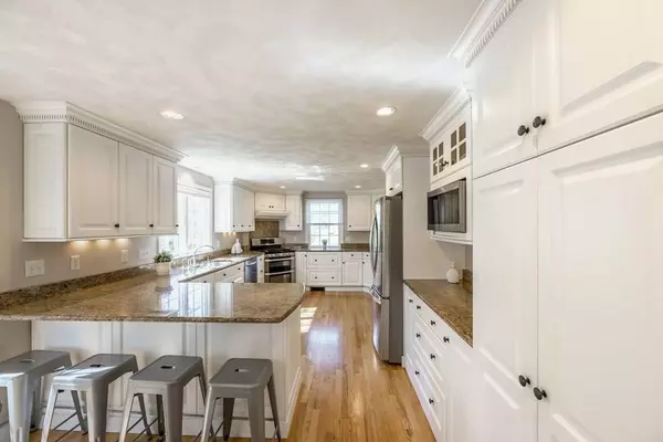 4 Bittersweet Ln, Andover, MA 01810