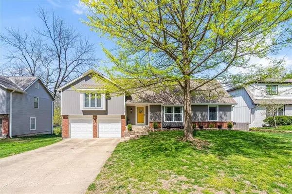 12824 W 77th ST, Lenexa, KS 66216