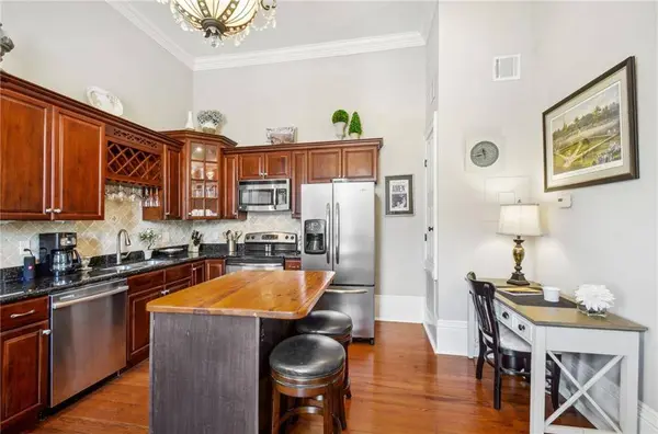 2222 CARONDELET ST #H, New Orleans, LA 70130