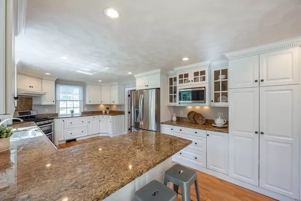 4 Bittersweet Ln, Andover, MA 01810