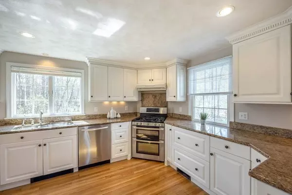 4 Bittersweet Ln, Andover, MA 01810