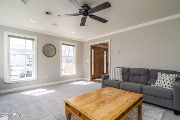 1727 8TH Street SE, East Grand Forks, ND 56721