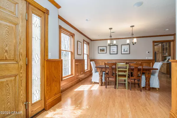 1727 8TH Street SE, East Grand Forks, ND 56721