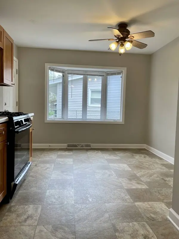 18910 GREENBAY Avenue, Lansing, IL 60438