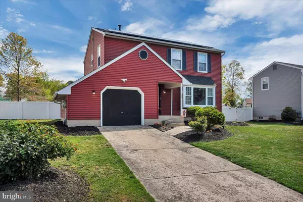 26 WOODSHIRE DR, Sicklerville, NJ 08081