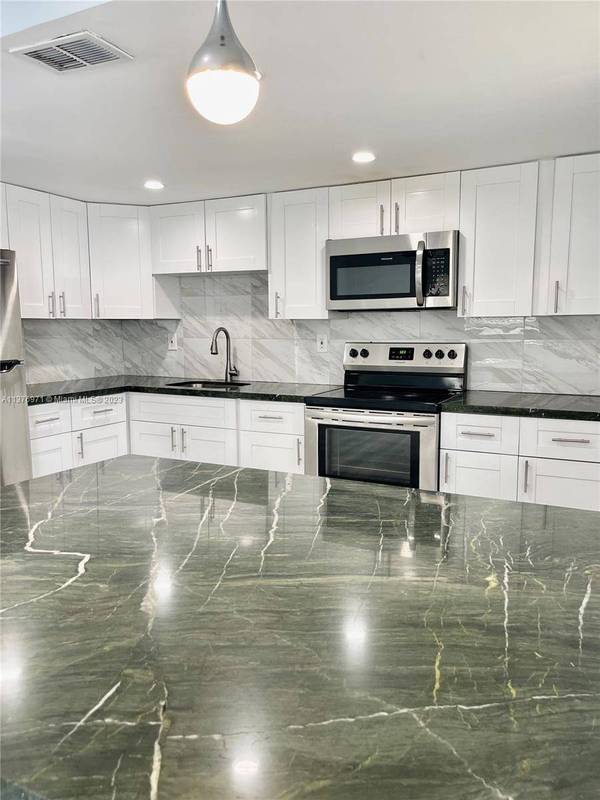 1109 NE 6th Ave, Fort Lauderdale, FL 33304