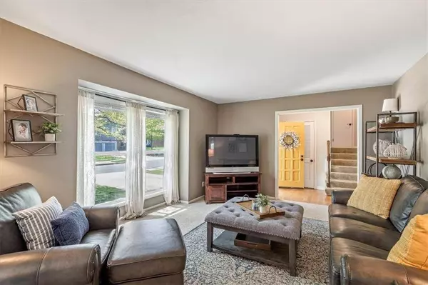 12824 W 77th ST, Lenexa, KS 66216