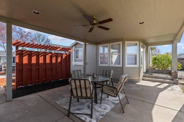 1333 Carlson Dr, Medford, OR 97501