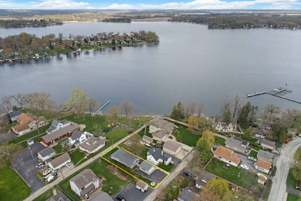 42425 N Park LN, Antioch, IL 60002