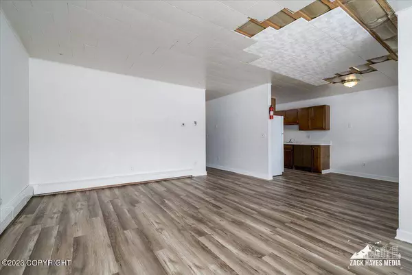 1720 Muldoon CIR, Anchorage, AK 99504