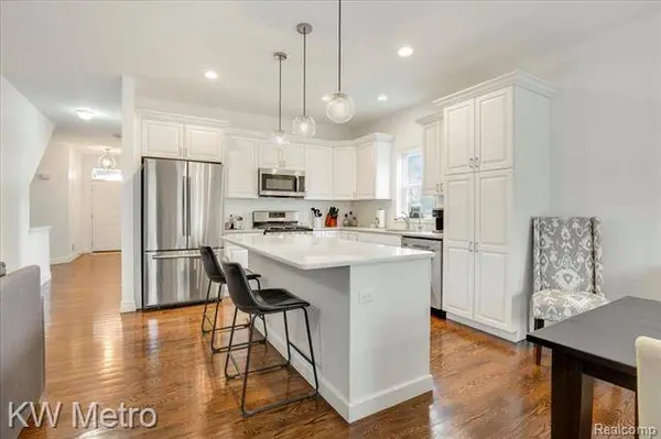 1217 CAMBRIDGE Circle, Waterford, MI 48327