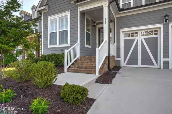 109 Oaks End Drive, Holly Springs, NC 27540