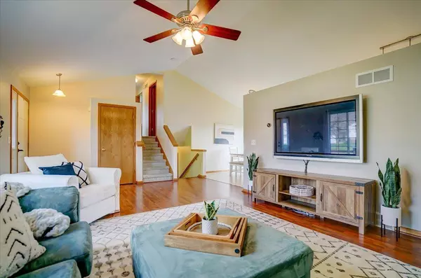 105 Weybridge Dr, Sun Prairie, WI 53590