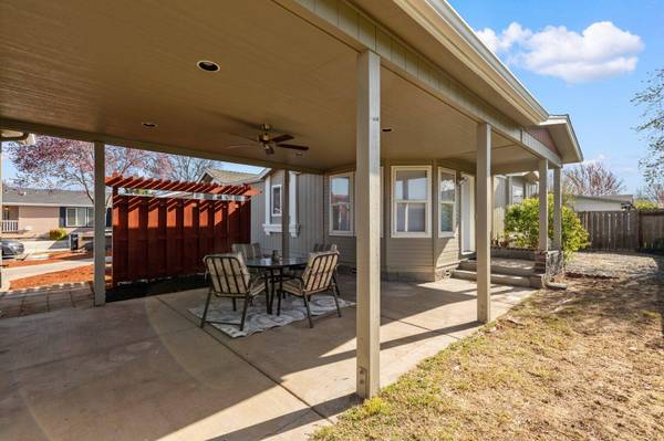 1333 Carlson Dr, Medford, OR 97501