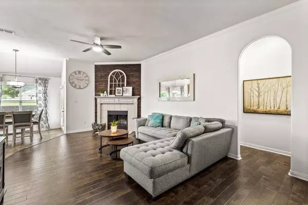 1325 Sierra Blanca Drive, Burleson, TX 76028