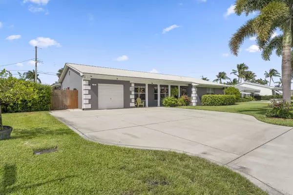 1421 N Alpha CT, Lake Clarke Shores, FL 33406