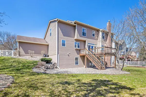 2488 Pond CIR E, Mendota Heights, MN 55120