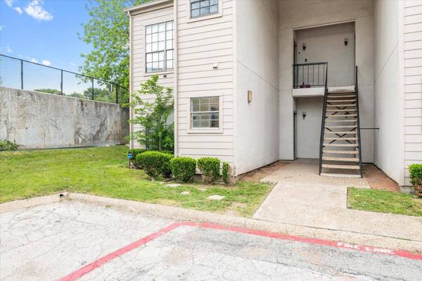 9747 Whitehurst Drive #136, Dallas, TX 75243