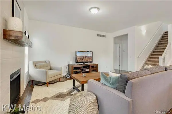 1217 CAMBRIDGE Circle, Waterford, MI 48327