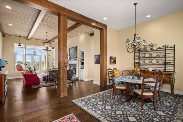 8214 E Greenbluff Rd, Colbert, WA 99005