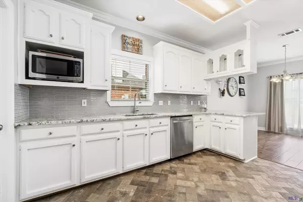 1020 SPRINGLAKE DR, Baton Rouge, LA 70810