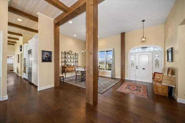 8214 E Greenbluff Rd, Colbert, WA 99005