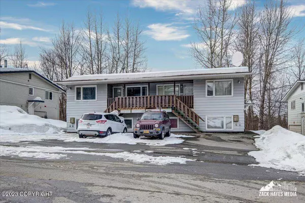1720 Muldoon CIR, Anchorage, AK 99504