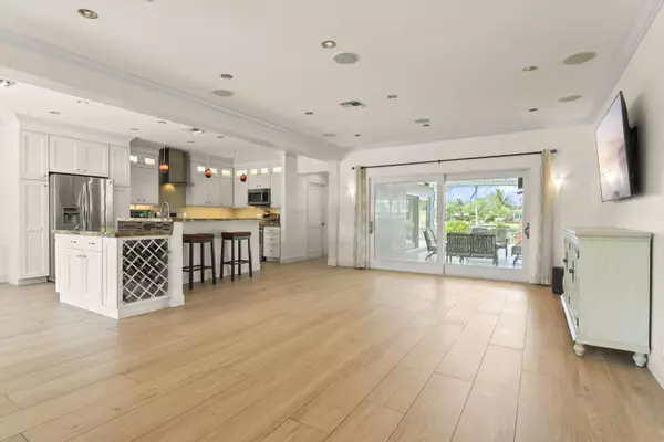 1421 N Alpha CT, Lake Clarke Shores, FL 33406