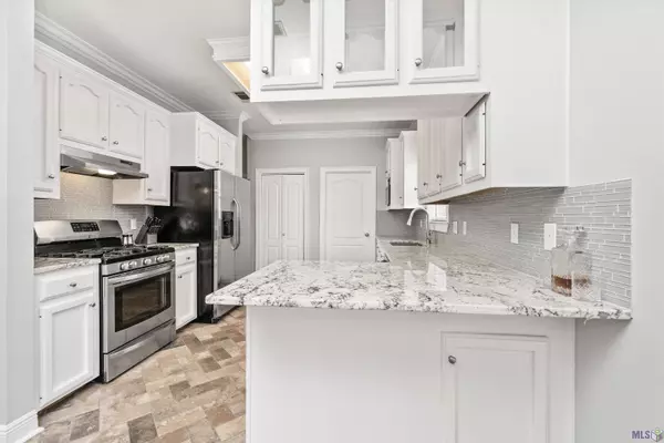 1020 SPRINGLAKE DR, Baton Rouge, LA 70810