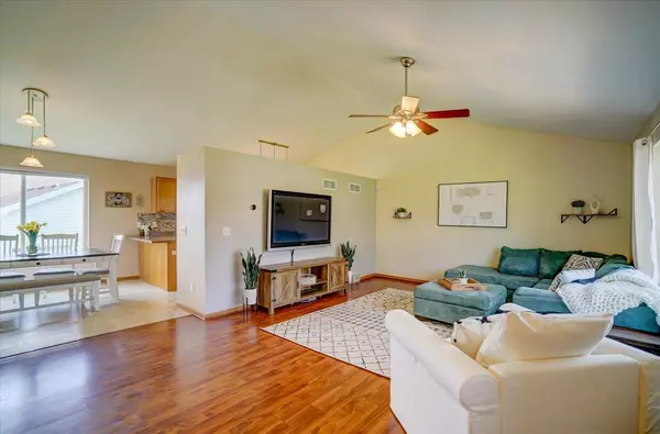 105 Weybridge Dr, Sun Prairie, WI 53590