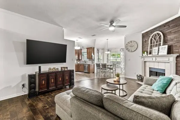 1325 Sierra Blanca Drive, Burleson, TX 76028