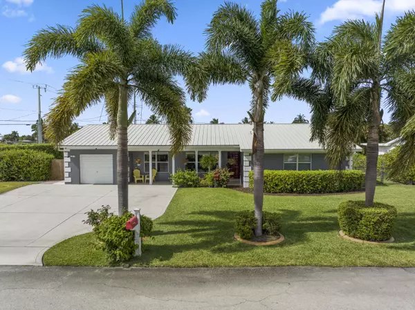 1421 N Alpha CT, Lake Clarke Shores, FL 33406