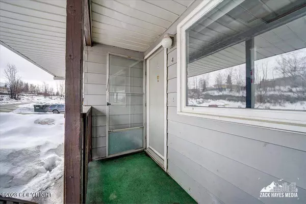 1720 Muldoon CIR, Anchorage, AK 99504