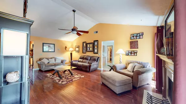 307 Riverwood Ct, La Vergne, TN 37086