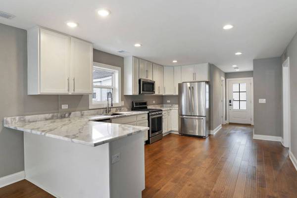 42425 N Park LN, Antioch, IL 60002