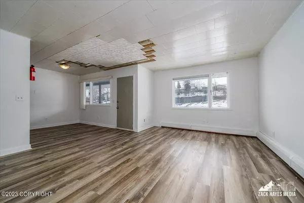 1720 Muldoon CIR, Anchorage, AK 99504