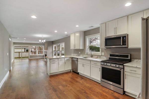 42425 N Park LN, Antioch, IL 60002