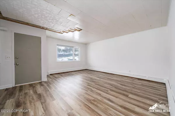 1720 Muldoon CIR, Anchorage, AK 99504