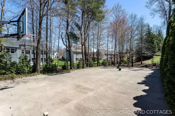 2968 Brookwind Drive, Holland, MI 49424