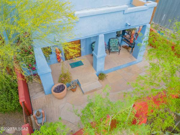 933 S 8th Avenue, Tucson, AZ 85701
