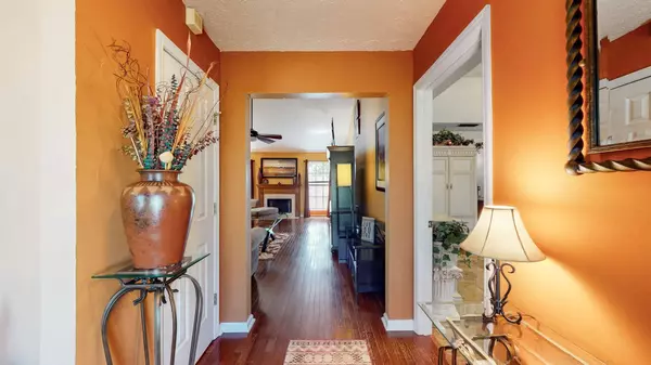 307 Riverwood Ct, La Vergne, TN 37086