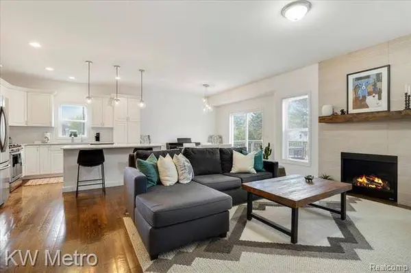 1217 CAMBRIDGE Circle, Waterford, MI 48327