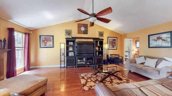 307 Riverwood Ct, La Vergne, TN 37086