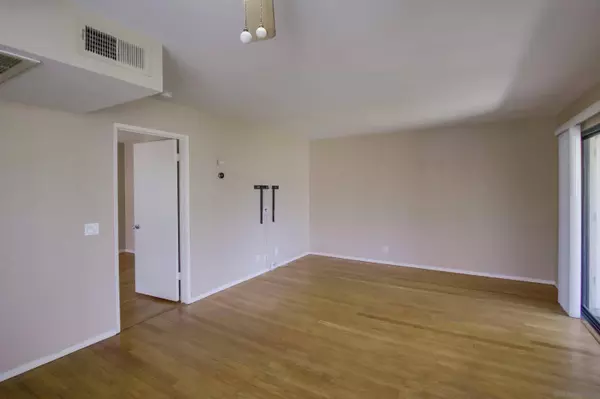 8480 Westmore Rd #348, San Diego, CA 92126