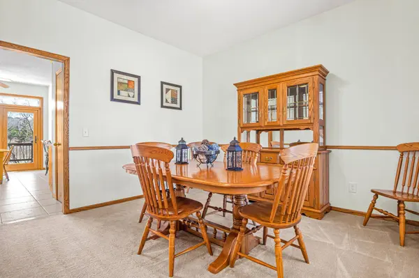 2488 Pond CIR E, Mendota Heights, MN 55120