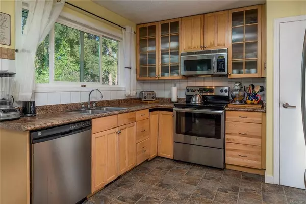 3220 Crystal Pl, Nanaimo, BC V9T 2S1