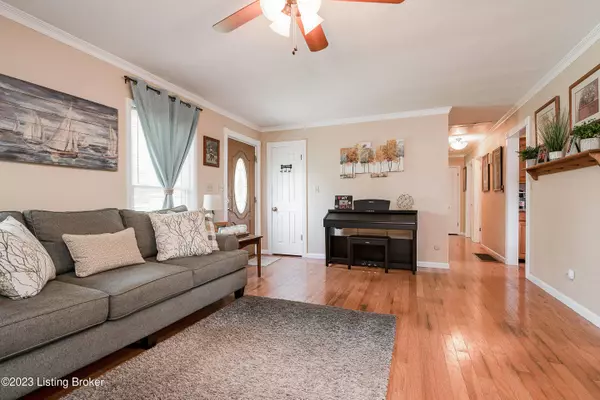 9110 Virginia Heights, Sellersburg, IN 47172