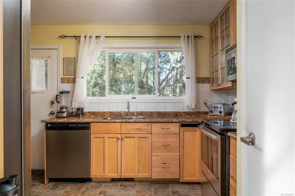 3220 Crystal Pl, Nanaimo, BC V9T 2S1