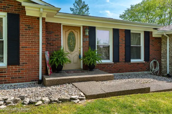 9110 Virginia Heights, Sellersburg, IN 47172